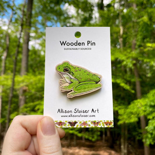 Wooden pin of a green tree frog